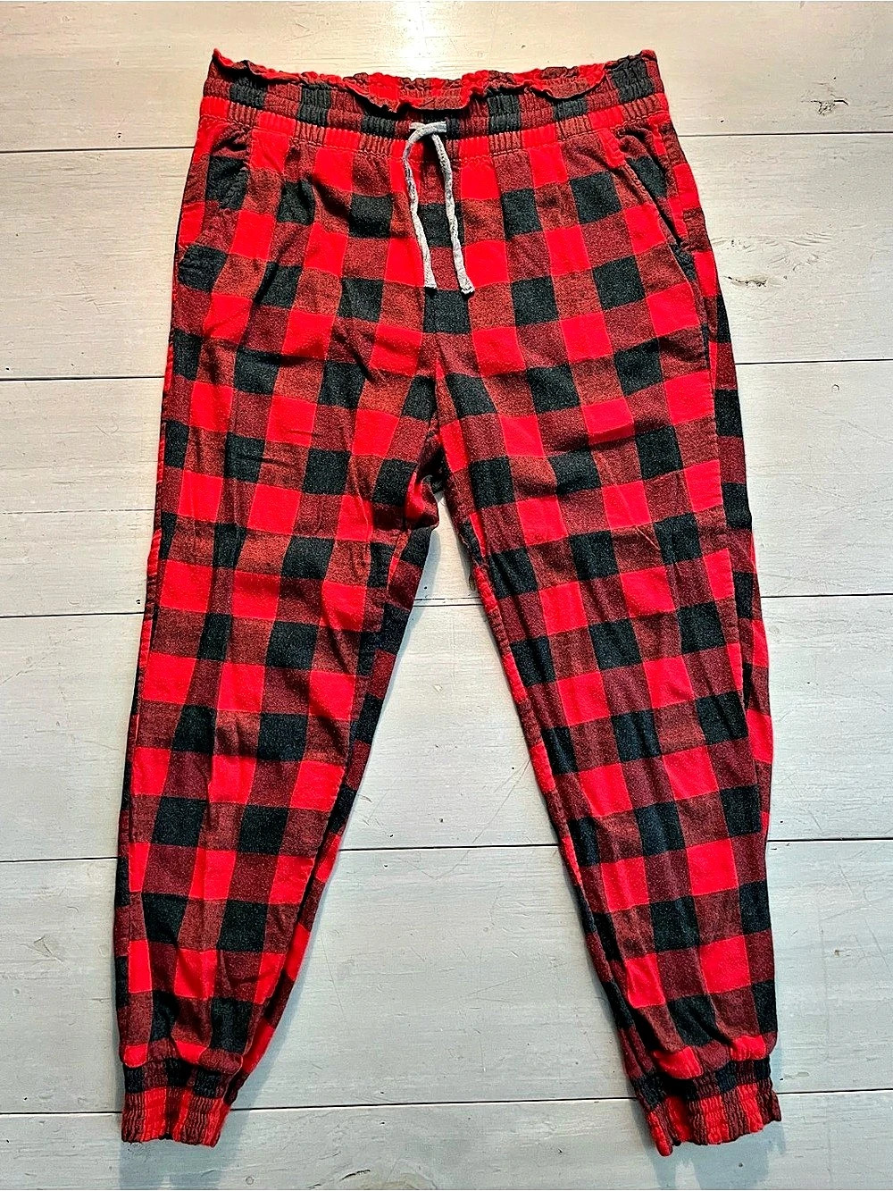 aerie Plaid Joggers in Red & Black Flannel Size M Tie & Elastic Waist Cuffs Soft